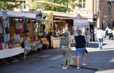 Verplaatsing vrijdag- en boerenmarkt